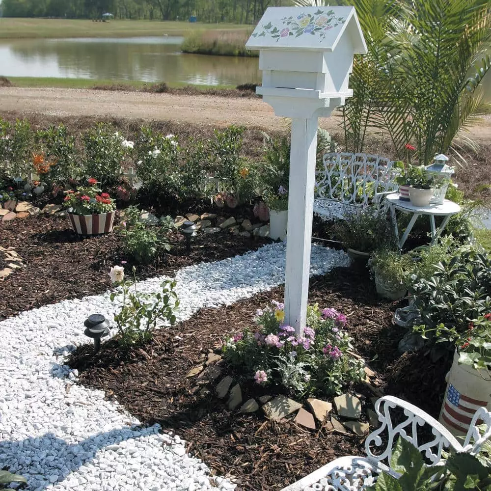 Vigoro 0.5 cu. ft. Bagged Marble Chip Landscape Rock 4 Vigoro 0.5 cu. ft. Bagged Marble Chip Landscape Rock - Image 3