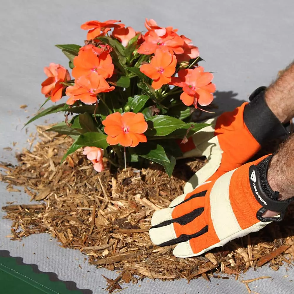 Vigoro 4 ft. x 100 ft. Matrix Grid Heavy-Duty Landscape Fabric (4-Pack) 6 Vigoro 4 ft. x 100 ft. Matrix Grid Heavy-Duty Landscape Fabric (4-Pack) - Image 4